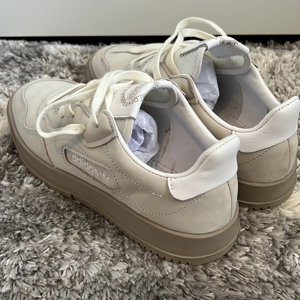 Adidas - Picture 4 of 5